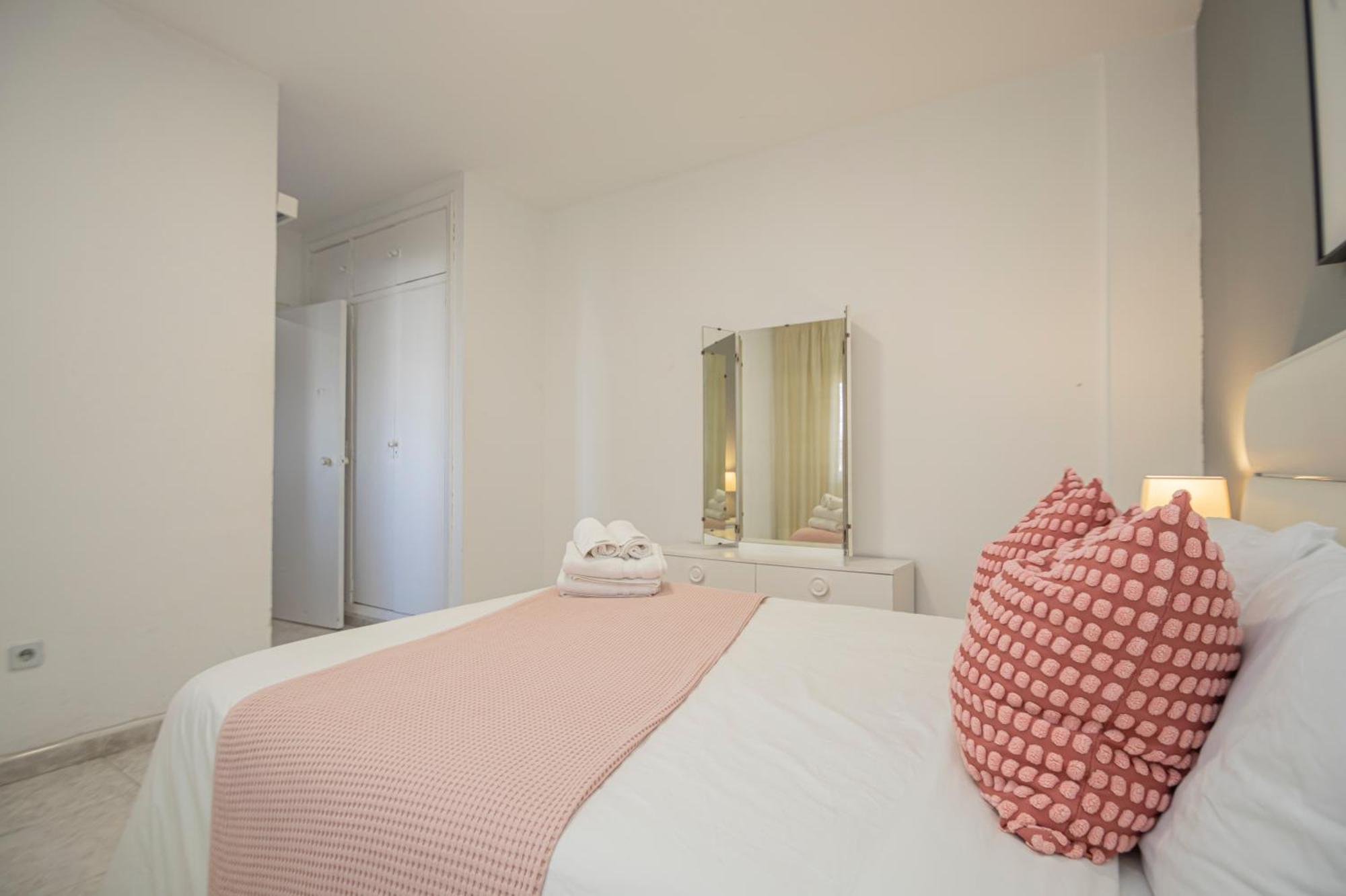 Perfect Getaway In Triana - 15m Walk Giralda Apartamento Sevilha